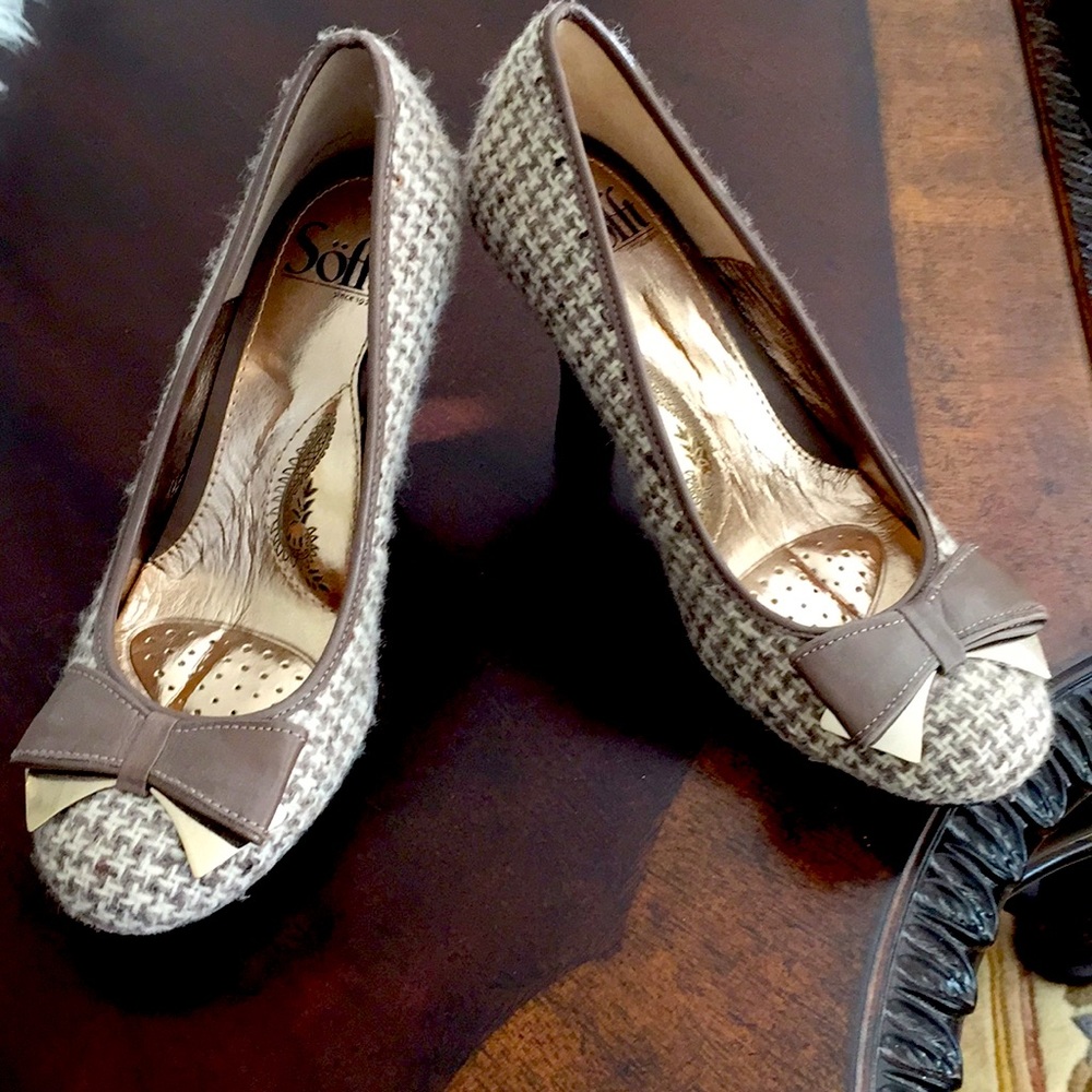 Ladies heel. Tweed wool Sofft Brand. Never worn